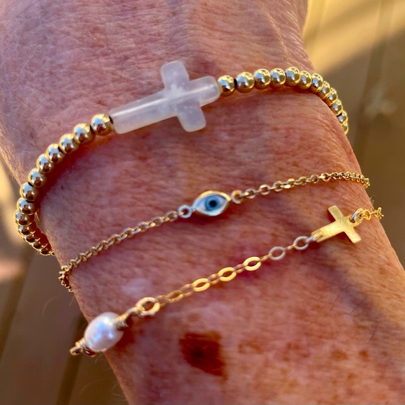 Handmade 14k gold filled stretch shell clover bracelet - Picture 7 of 9